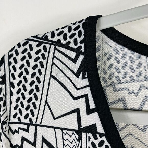 Simply Aster By Firmiana Size 1X Abstract Print Tunic Top White Black 3/4 Sleeve - Picture 4 of 6